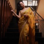 Mirnalini Ravi Instagram – Draped yellow 💛

@samyakksarees @momentousfotography @laxmirah_themakeupartist