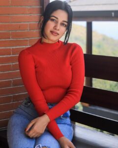 Mirnalini Ravi Instagram - “Let everything you do be done in love”
Happy Easter 🐣 ♥️

Pc @sanjai_sukumar06
