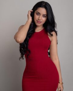Mirnalini Ravi Instagram - Happy Valentines day my people❤️ 
Today is about Love, not if you have a partner or not !
So love yourself more than anyone could,
Give yourself everything you want,
Stay Whole,Loved & Happy 🫶🏻

Pc @artz_by_sathish  @shiva_soundarrajan 
@kaviyaartistry_off