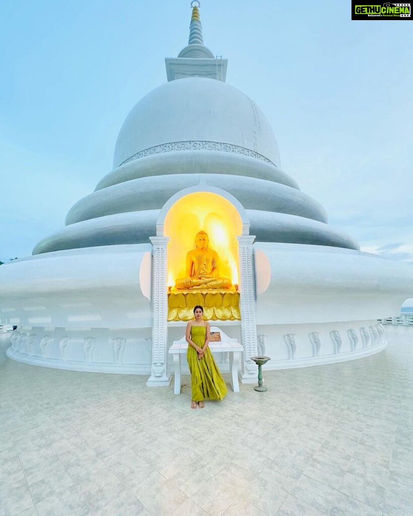 Mirnalini Ravi Instagram - Galle Diaries 🇱🇰 #SRILANKA @jetwinghotels @madura_travel_service #sosrilanka Styled by @indu_ig Outfit @sindira_by_swethaindiran Jetwing Lighthouse, Galle, Sri Lanka