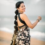 Mirnalini Ravi Instagram – My sense of direction leads me one way : to the beach 🤍