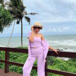 Mirnalini Ravi Instagram - Birthday dump 🎈#WHOLESOME 💕 Exactly how i wanted my Birthday🎂 Wearing a loungewear 👚along with family, Poolside 🏊‍♀️ viewing the ocean hearing the waves splash 🌊 and feeling the nicest breeze 🍃 #Grateful for all the Love ❤️ 🧿 Thank you @jetwinghotels @madura_travel_service 💕 Jetwing Lighthouse Hotel & Spa