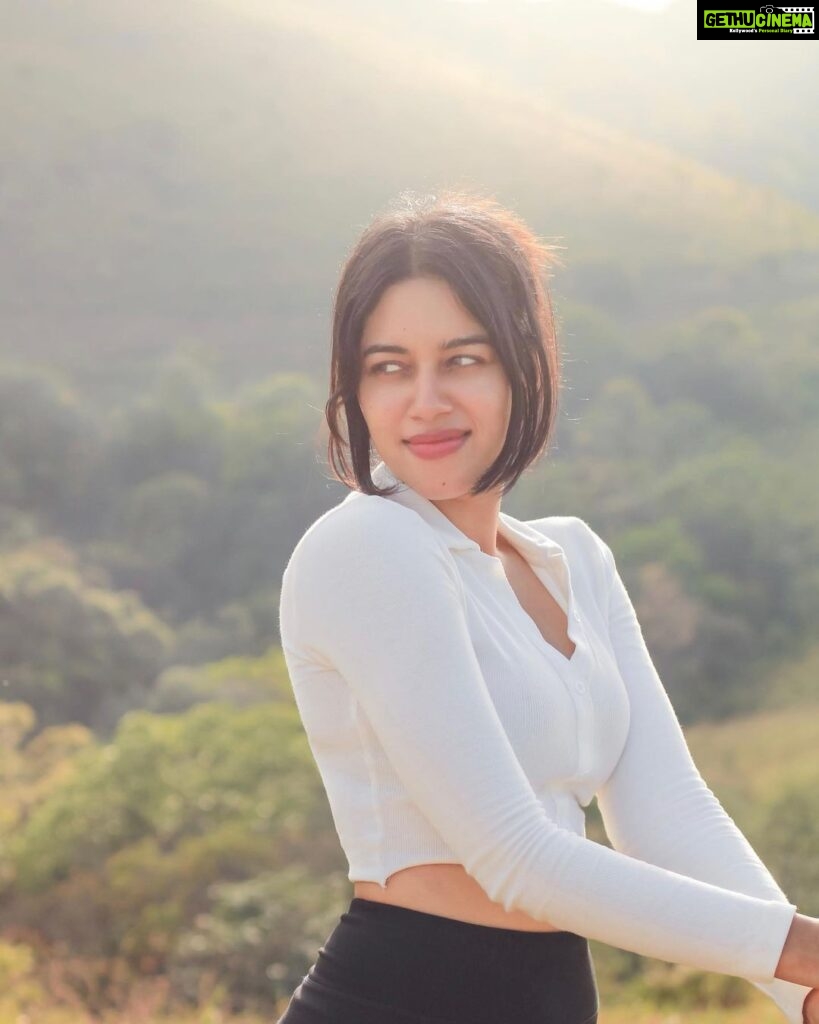 Mirnalini Ravi Instagram - Bound to be Golden ⚜️✨ PC @sanjai_sukumar06 Wayanad