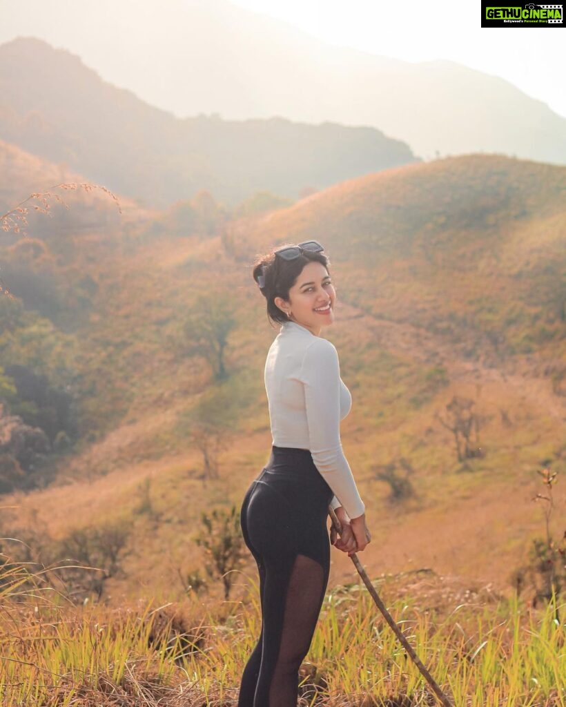 Mirnalini Ravi Instagram - Bound to be Golden ⚜️✨ PC @sanjai_sukumar06 Wayanad