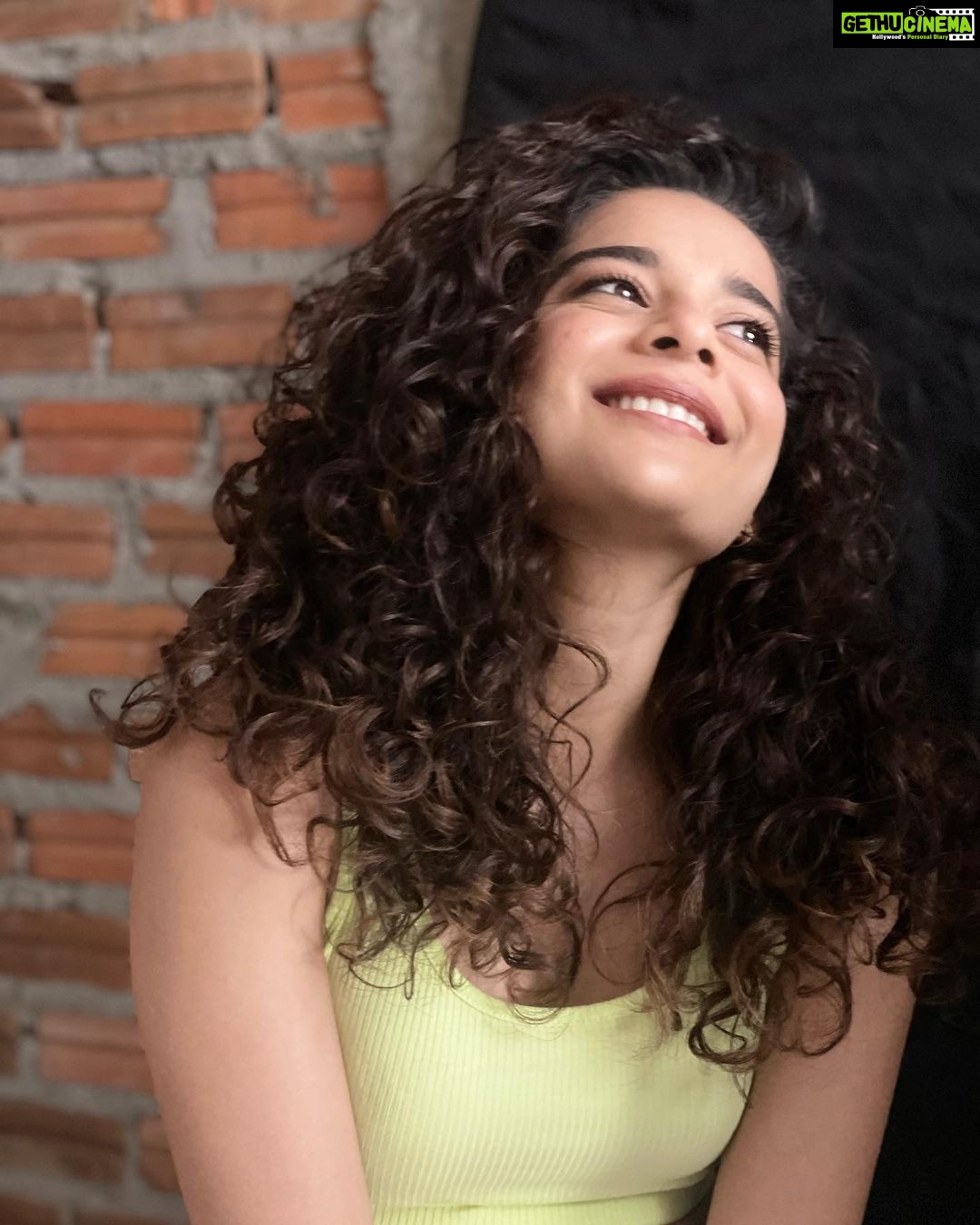 Mithila Palkar Instagram - When I’m well fed vs when I’m not 😯