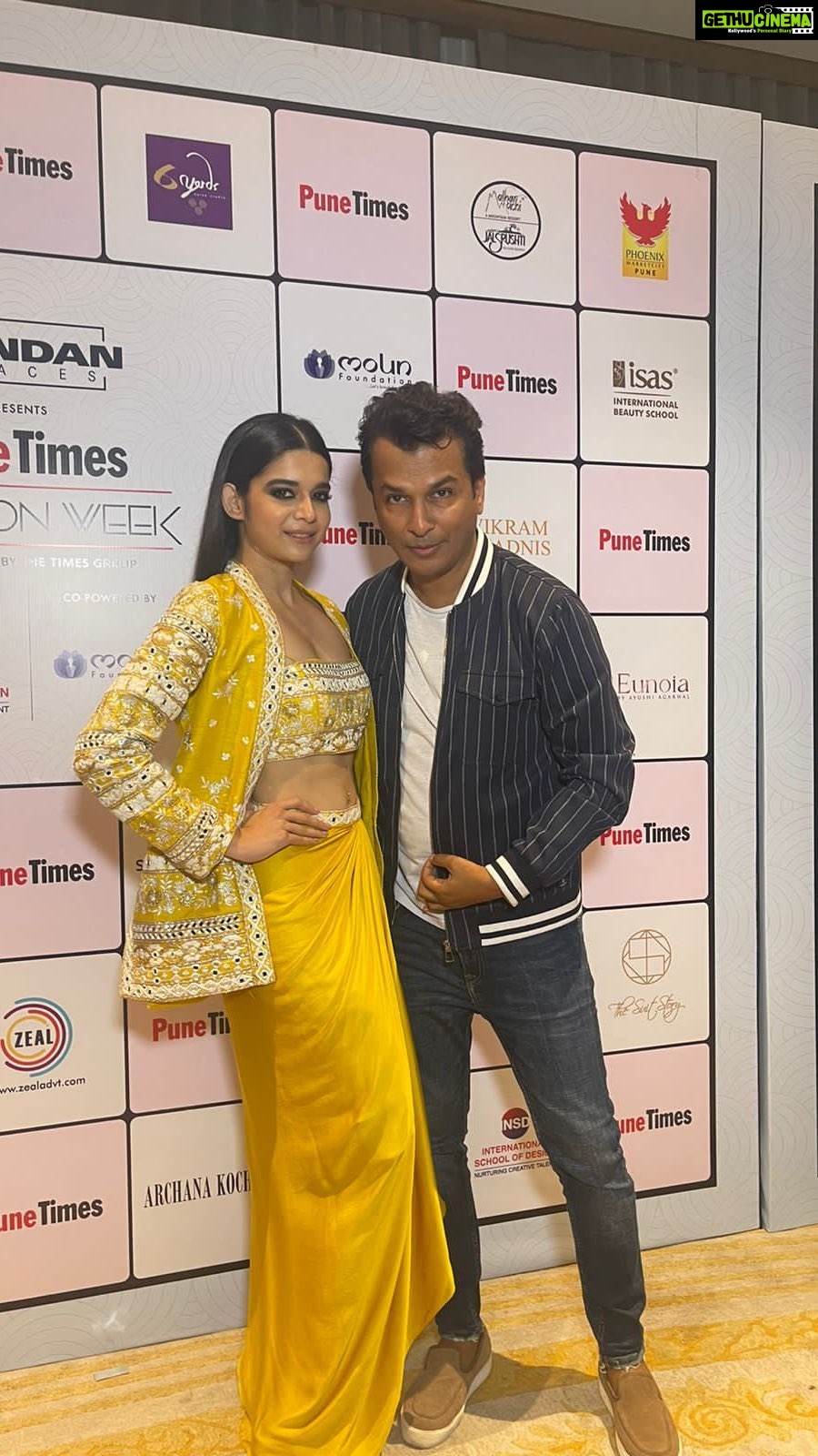 Mithila Palkar Instagram - Of all the things I’ve done so far or I’d imagine myself doing, walking the ramp was a very distant thought. I never thought I’d even be able to do it. I was a nervous wreck but I absolutely enjoyed it! Thank you @vikramphadnis for making me part of your brilliant spectacle and for trusting me with your beautiful piece! ✨ Big thank you to @punetimesonline for having me!