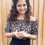 Mithila Palkar Instagram - Say curly hair in your head and Mithila Palkar is one of the first names that comes to mind. Constantly giving us good hair goals, the actor shares a host of tips and secrets that will see you rock the curly hair look. Digital Editor: @sonalved #CosmoIndia #CosmopolitanIndia #MithilaPalkar