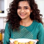 Mithila Palkar Instagram – Apnepan ki khushoo aur Holi ki gujiya ka wahi swaad, celebrate keejiye Mother Dairy Ghee ke saath. Mother Dairy Ghee and I wish everyone a very happy holi!!

#HappyHoli2023 #MotherDairyGhee #KhushbooApnepanKi #MotherDairy