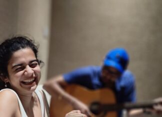 Mithila Palkar Instagram - This is me in my truest element - messy hair, chai, music and non-stop giggles. Thanks for freezing this @garimakiaankh 🤍