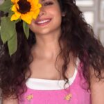 Mithila Palkar Instagram - Hi. My name is Sunflower and my profiles are…☺️🌻 #sunflowerslates #iykyk