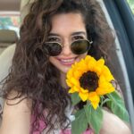 Mithila Palkar Instagram - Hi. My name is Sunflower and my profiles are…☺️🌻 #sunflowerslates #iykyk