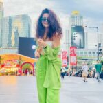 Mithila Palkar Instagram - Sawasdee kha ! ^.^ Street style by @shreejarajgopal (who else?) 📸 @deepalid10 Bangkok, Thailand