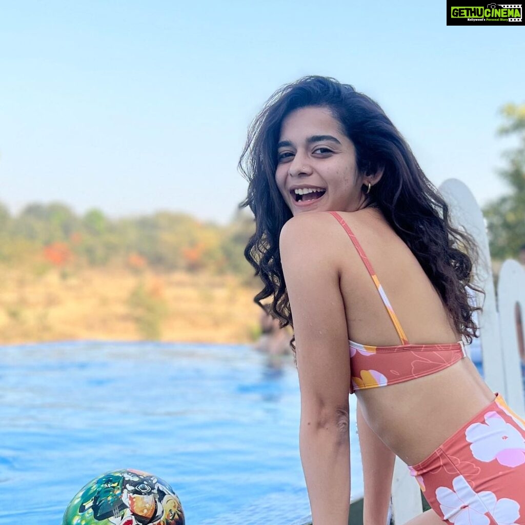 Mithila Palkar Instagram - All day, pool day ⛱️ 📸 @swativatssa