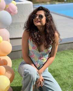 Mithila Palkar Instagram - Managed to sneak in a fab getaway with some very precious people thanks to @stayvista_official! 
#Euphoria in Karjat lent itself generously as the perfect nest to end a beautiful birthday week. 
Grand yet homely, aided with the best hospitality and comforting, delicious food! 
Our hearts and tummies were full! ♥️