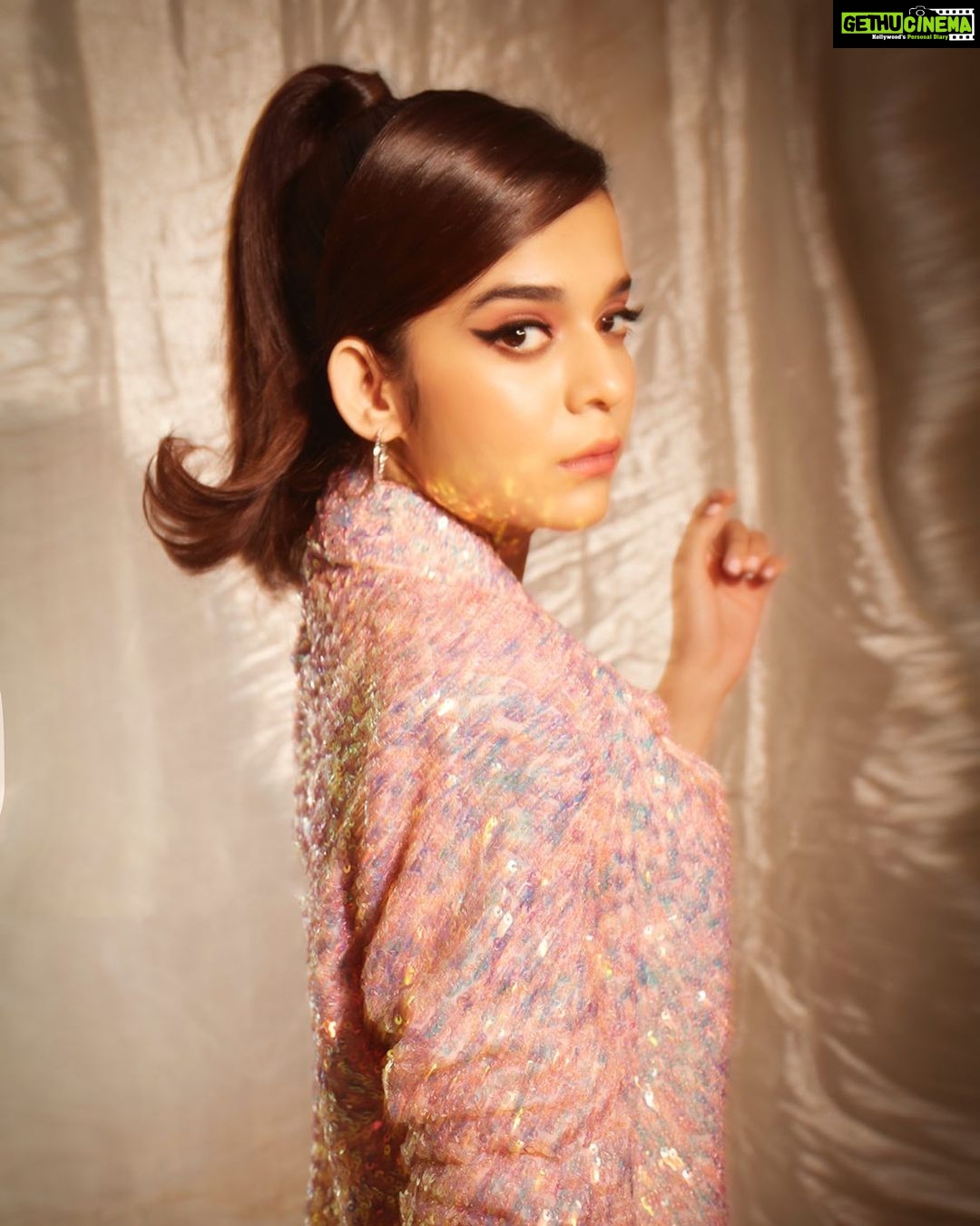Mithila Palkar Instagram - thank u, next : me to 2022 🥳 📸 @shivamguptaphotography Styled by @shreejarajgopal Make up by @kajol_mulani Hair by @deepalid10 Outfit- @slathelabel Earrings- @anmoljewellers Ring- @anmoljewellers Ring- @kaj.finejewellery Style team - @dhwanii.jain @yeshadattani Hair team - @vidushiparashar18