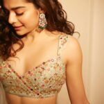 Mithila Palkar Instagram - ✨ 📸 @shivamguptaphotography Styled by @shreejarajgopal HMU by @shrushti_birje Lehenga- @drishtizahabia Earrings- @karishma.joolry Style team @yeshadattani @dhwanii.jain HMU team @makeupandhairby_netra