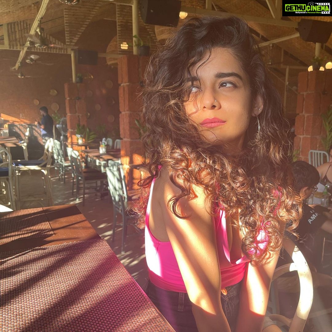 Mithila Palkar Instagram - President of the holiday cheer spreader association! Cheeeyurs!✌🏻🍒