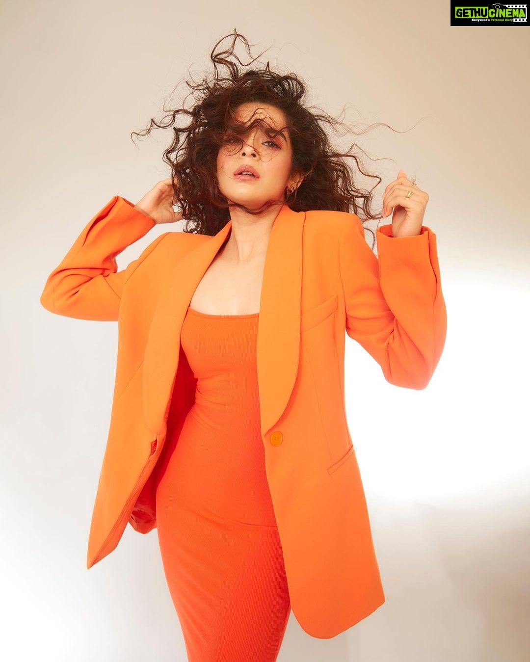 Mithila Palkar Instagram - Tangerineš Outfit @aak.ch @skims Earrings @the_bling_girll x @offbeatmediain Rings @the_bling_girll x @offbeatmediain @e3kjewelery @ascend.rohank Styled by @shreejarajgopal Style team @dhwanii.jain @nandinijain05 Make up @sahithya.shetty Hair @hairbyseema Photographer @kadamajay