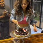 Mithila Palkar Instagram - Managed to sneak in a fab getaway with some very precious people thanks to @stayvista_official! #Euphoria in Karjat lent itself generously as the perfect nest to end a beautiful birthday week. Grand yet homely, aided with the best hospitality and comforting, delicious food! Our hearts and tummies were full! ♥️