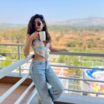 Mithila Palkar Instagram - Managed to sneak in a fab getaway with some very precious people thanks to @stayvista_official! #Euphoria in Karjat lent itself generously as the perfect nest to end a beautiful birthday week. Grand yet homely, aided with the best hospitality and comforting, delicious food! Our hearts and tummies were full! ♥️