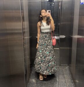 Mithila Palkar Instagram - I thought my liftfies deserved an album to aid my vanity on this very vain Monday morning 😬🤳 #haveahappyweek