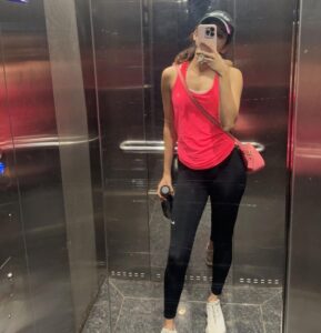 Mithila Palkar Instagram - I thought my liftfies deserved an album to aid my vanity on this very vain Monday morning 😬🤳 #haveahappyweek