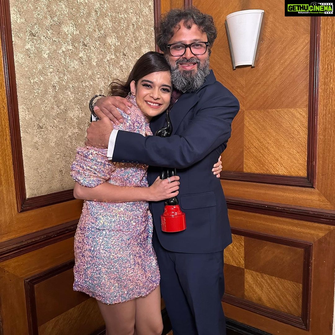 Mithila Palkar Instagram - To all the #LittleThings lovers out there - this one is for you! THANK YOU! We are because you are 🫶🏻 Thank you @filmfare , jury and to everyone who voted! What a special night! Got to bring this beauty home for a very special show. It was so lovely to celebrate this win with the #LittleThings family and so many precious, heart people. I’ve always been blessed with the best and I’m eternally grateful for that ♥️✨ Won the Best Actor (female) - Critics Choice for Little Things Season 4.