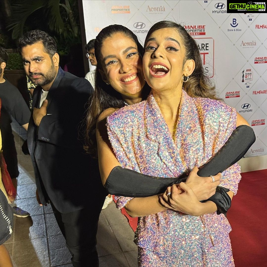 Mithila Palkar Instagram - To all the #LittleThings lovers out there - this one is for you! THANK YOU! We are because you are 🫶🏻 Thank you @filmfare , jury and to everyone who voted! What a special night! Got to bring this beauty home for a very special show. It was so lovely to celebrate this win with the #LittleThings family and so many precious, heart people. I’ve always been blessed with the best and I’m eternally grateful for that ♥️✨ Won the Best Actor (female) - Critics Choice for Little Things Season 4.
