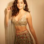 Mithila Palkar Instagram - ✨ 📸 @shivamguptaphotography Styled by @shreejarajgopal HMU by @shrushti_birje Lehenga- @drishtizahabia Earrings- @karishma.joolry Style team @yeshadattani @dhwanii.jain HMU team @makeupandhairby_netra