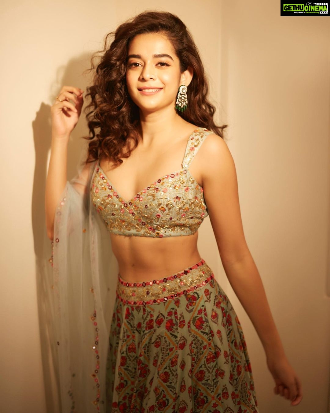 Mithila Palkar Instagram - ✨ 📸 @shivamguptaphotography Styled by @shreejarajgopal HMU by @shrushti_birje Lehenga- @drishtizahabia Earrings- @karishma.joolry Style team @yeshadattani @dhwanii.jain HMU team @makeupandhairby_netra