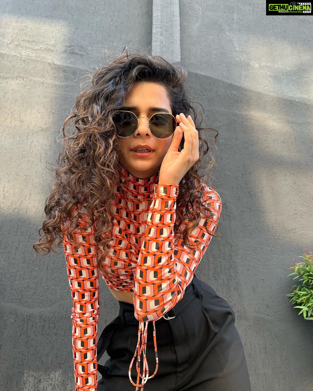 Mithila Palkar Instagram - Trying to make sense of how the year went by so fast fast! 😯