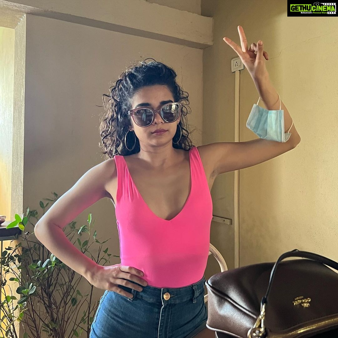 Mithila Palkar Instagram - President of the holiday cheer spreader association! Cheeeyurs!✌🏻🍒