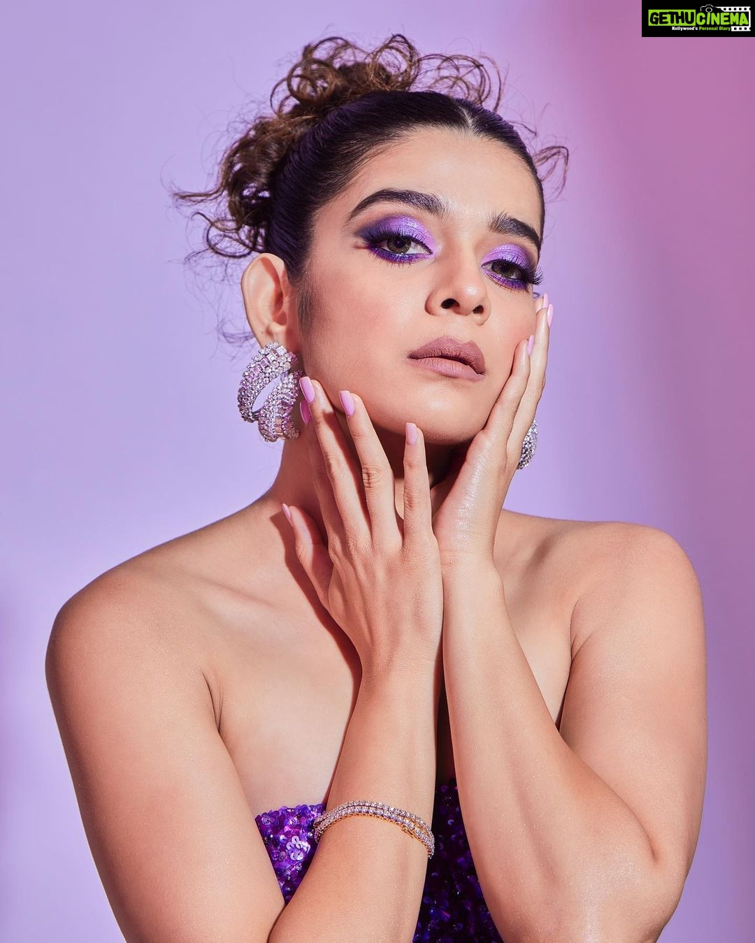 Mithila Palkar Instagram - Filmfare Night 💜✨ Gown @dollyjstudio Earrings @varunadjani Bracelets @dhanrajjewellers Ring @shealuxejewels Styling @shreejarajgopal Style team @nandinijain05 Glam @sahithya.shetty Hair @hairbyseema Photographer @mohitvaru #Filmfare2023
