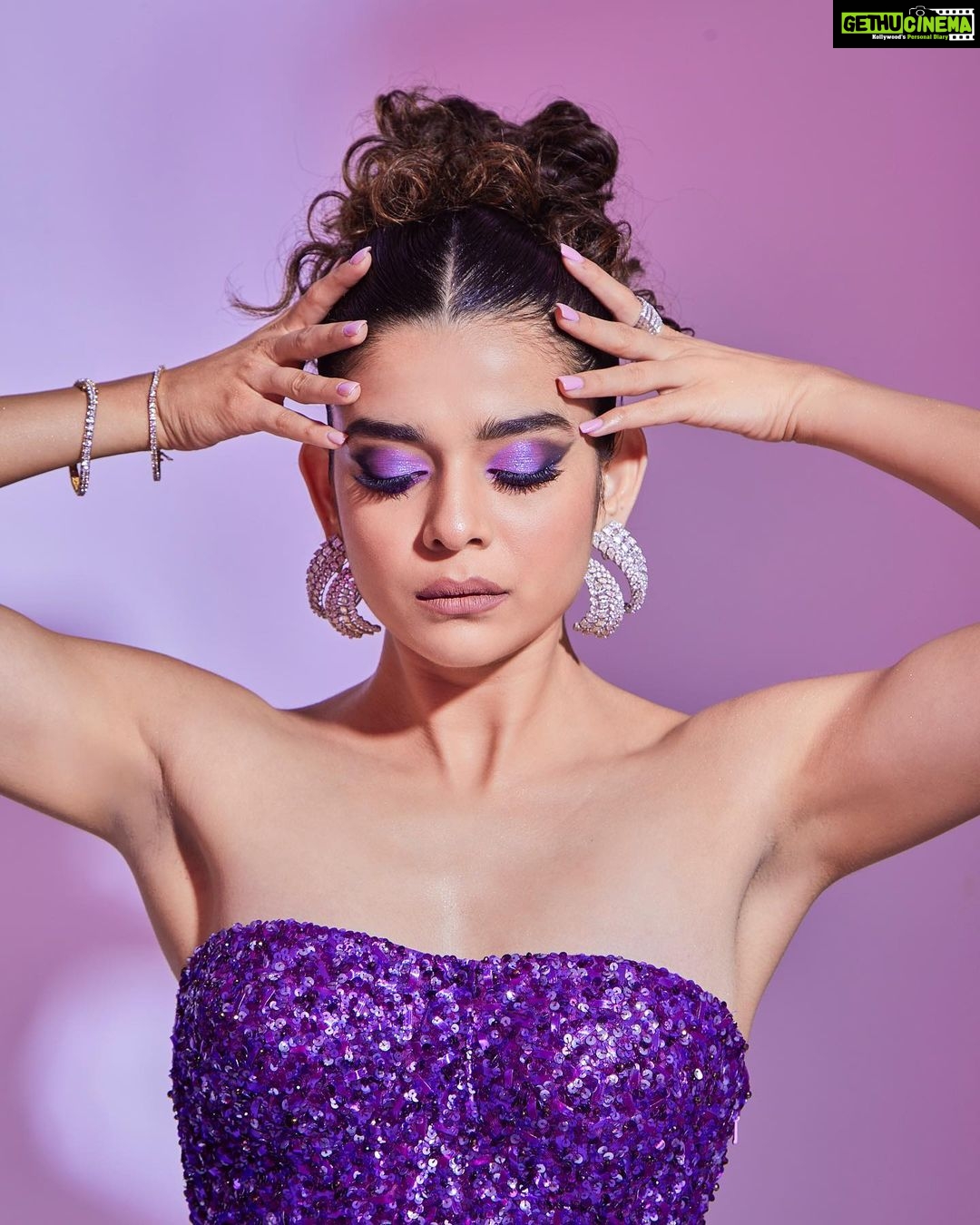 Mithila Palkar Instagram - Filmfare Night 💜✨ Gown @dollyjstudio Earrings @varunadjani Bracelets @dhanrajjewellers Ring @shealuxejewels Styling @shreejarajgopal Style team @nandinijain05 Glam @sahithya.shetty Hair @hairbyseema Photographer @mohitvaru