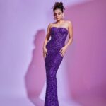 Mithila Palkar Instagram – Filmfare Night 💜✨

Gown @dollyjstudio
Earrings @varunadjani
Bracelets @dhanrajjewellers
Ring @shealuxejewels
Styling @shreejarajgopal
Style team @nandinijain05 
Glam @sahithya.shetty 
Hair @hairbyseema
Photographer @mohitvaru