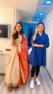 Mohana Bhogaraju Instagram - Folk Love ❤️🎵 #malleraja With sweetest @mohanabhogaraju akka ❤️😘🎵