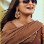 Mohana Bhogaraju Instagram – #MalleRaja❤️ 

Lyrics: @im_relareprasad 
Music: @desiroutzofficial 
Direction: @nani_babu_official 
Dop: @ganesh_b_parugani 
Choreography: #sai akula(dhee)
Costumes & jewellery: @vastra_suka ❤️
H&M: @marella_makeupstudio
Editing VFX di: Praveen kola
Titles: mahesh kv
Publicity designs: RC designs
