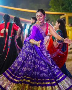 Monal Gajjar Instagram - 🧿What beautiful perfect garaba night experience loved it @jigrra. Thank you for inviting me. 😇🥰😇💃💃🎵🎵

Special thanks for perfect garba pic📸 by @_varis_5 🙏

Style by :- @styleitwithniki 
👗:- @heer.boutique 
Jewellery:- @the_beta_girl 

#navratri #ootd #indianfashion #garba #girl #dance #actor #monalgajjar #imqueen👸🏻👑