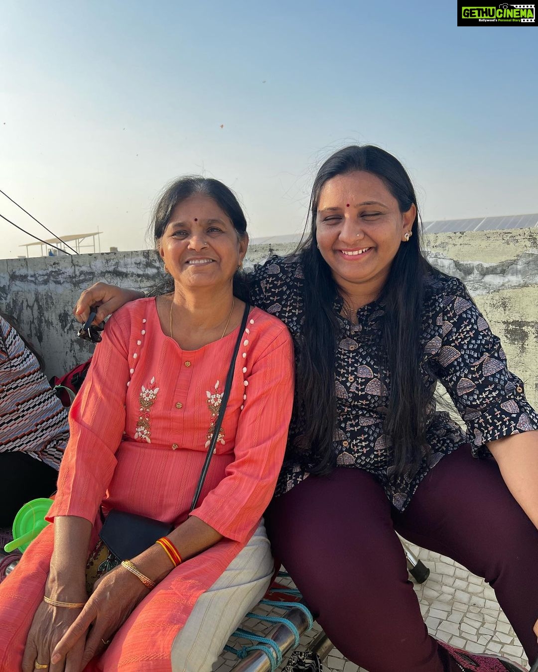 Monal Gajjar Instagram - Uttrayan special 🥰🥳🥰 #kitefestival #uttrayan #makarsankratispecial #pongal