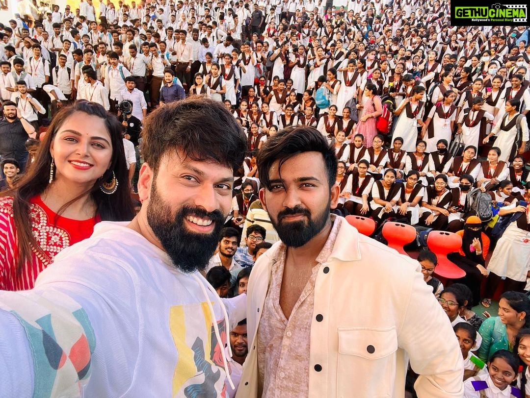 Monal Gajjar Instagram - #danceikon promotion on full swing. Special thanks to VVIT your energy is super π₯°π€π₯° love you allππ Vasireddy Venkatadri Institute of Technology