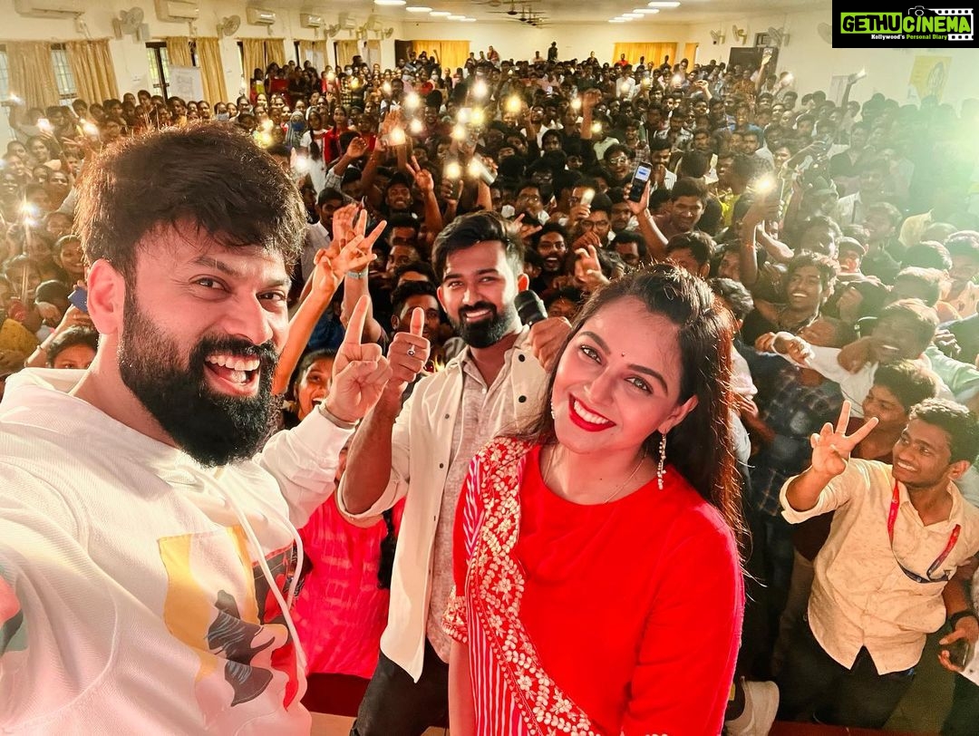 Monal Gajjar Instagram - #danceikon promotion on full swing. Special thanks to VVIT your energy is super π₯°π€π₯° love you allππ Vasireddy Venkatadri Institute of Technology
