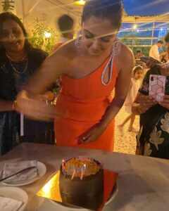 Monal Gajjar Instagram - It’s all about last night 🥳 thank you everyone for making my birthday special. It was all last moments arrangement. Nothing was plan but you made it great night. Special thanks to @aanalsavaliya & @team_aanalsavaliyaorange for glamours makeover for my birthday 🥰 love you Big thanks to @drashtigajjar94 for giving me your venue @makebatheloungecafe 🥰🙏🙏 #birthdaygirl #party #cake #ootd #grattitude #monalgajjar #imqueen👸🏻👑