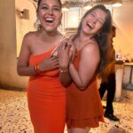 Monal Gajjar Instagram - It’s all about last night 🥳 thank you everyone for making my birthday special. It was all last moments arrangement. Nothing was plan but you made it great night. Special thanks to @aanalsavaliya & @team_aanalsavaliyaorange for glamours makeover for my birthday 🥰 love you Big thanks to @drashtigajjar94 for giving me your venue @makebatheloungecafe 🥰🙏🙏 #birthdaygirl #party #cake #ootd #grattitude #monalgajjar #imqueen👸🏻👑