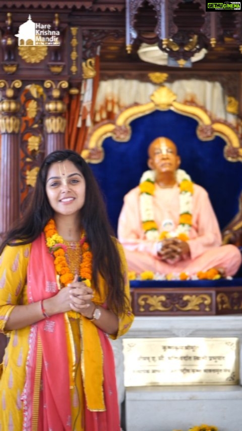 Monal Gajjar Instagram - Popular Actor @monal_gajjar visited @harekrishnamandir_official & sought blessings of Sri Sri Radha Madhav. 🥰🙌🏻