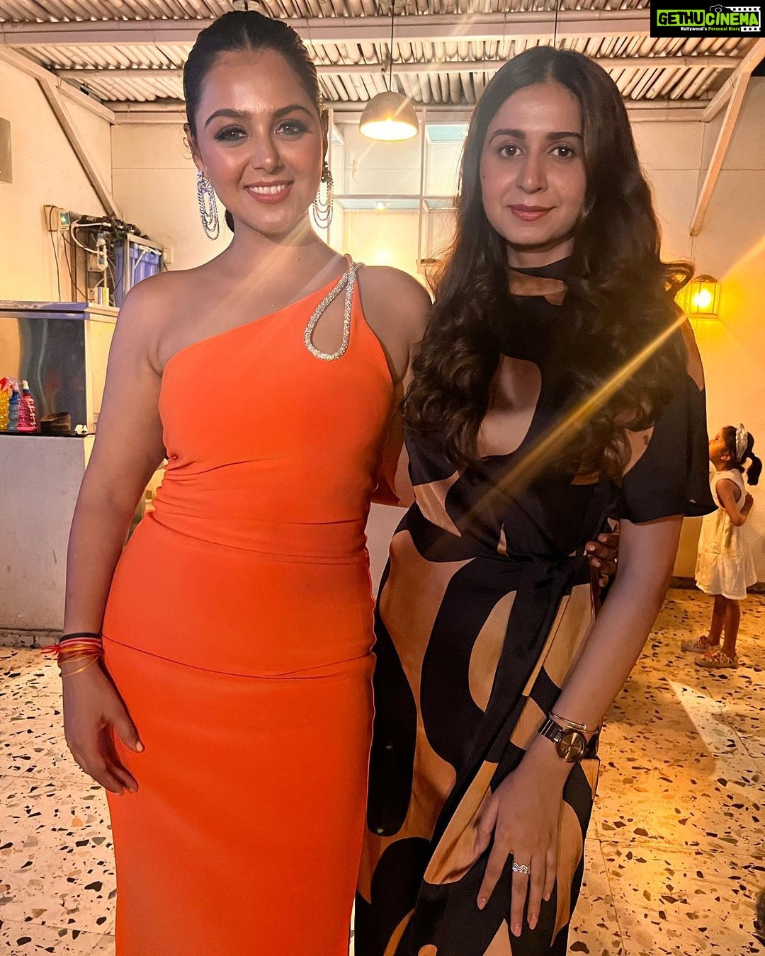 Monal Gajjar Instagram - It’s all about last night 🥳 thank you everyone for making my birthday special. It was all last moments arrangement. Nothing was plan but you made it great night. Special thanks to @aanalsavaliya & @team_aanalsavaliyaorange for glamours makeover for my birthday 🥰 love you Big thanks to @drashtigajjar94 for giving me your venue @makebatheloungecafe 🥰🙏🙏 #birthdaygirl #party #cake #ootd #grattitude #monalgajjar #imqueen👸🏻👑