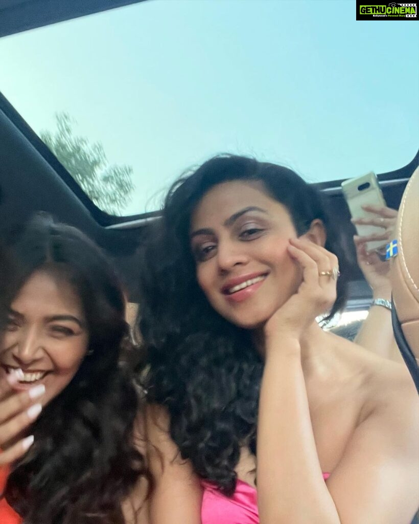 Monal Gajjar Instagram - Girls just wanna have fun!!! Saturday night done right ♥🫶🏻 The third pic could have been the first one too na? #carfie #paintingthetownred #saturday