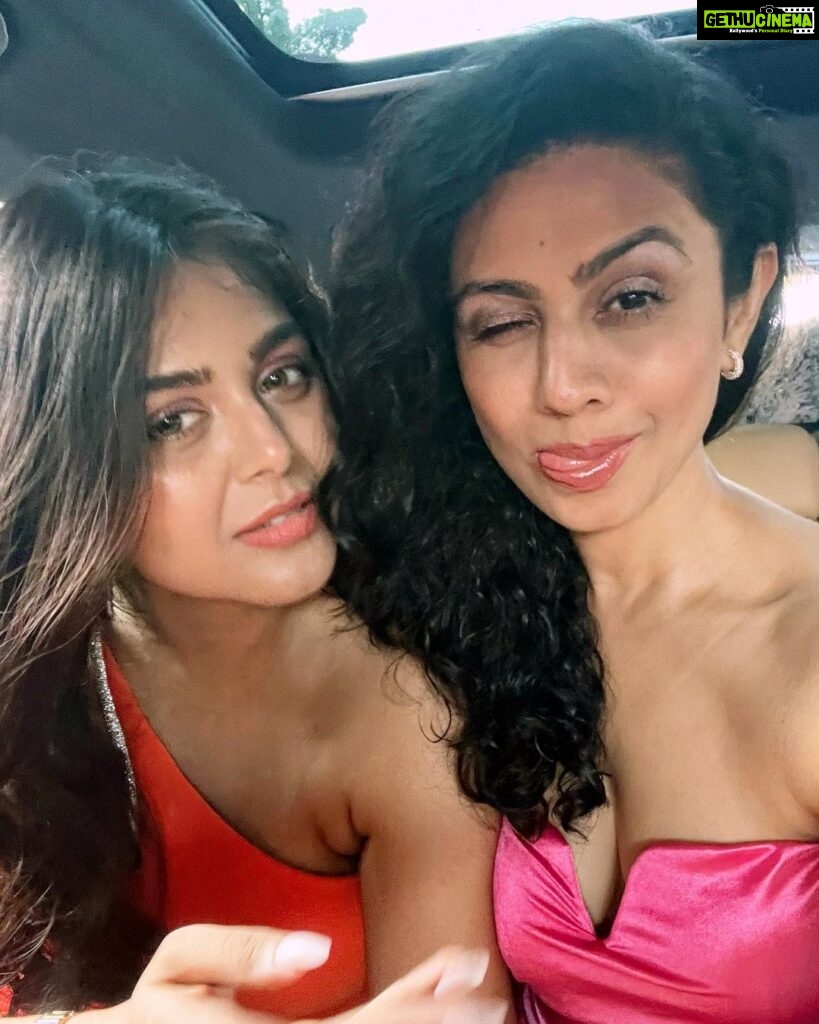 Monal Gajjar Instagram - Girls just wanna have fun!!! Saturday night done right ♥🫶🏻 The third pic could have been the first one too na? #carfie #paintingthetownred #saturday