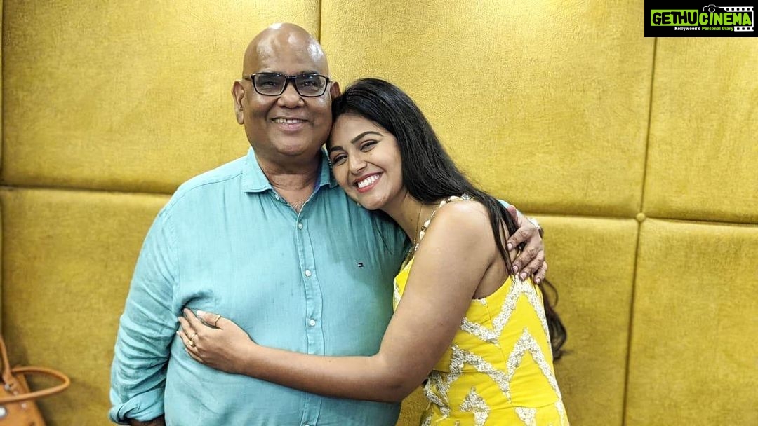 Monal Gajjar Instagram - Miss you Satish Kaushik sir. I donβt have word to express my sorrow. That big laughter & positive vibe. You are most kind sweet person I have ever met. Iβm forever grateful I share special bond with you.π’πππ #missyou #rip #satishkaushik jiπππ