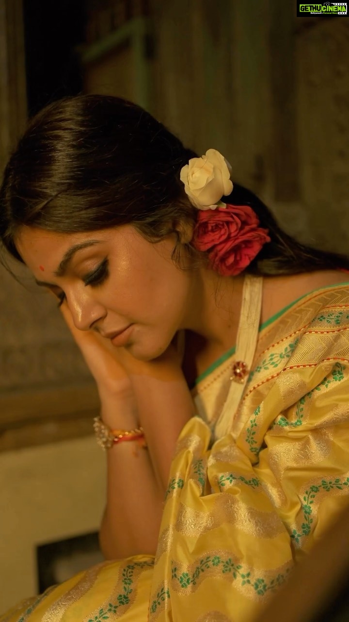 Monal Gajjar Instagram - My Love for saree 🥰😍🥰 Capture :- @theabhivalera Video :- @kpfilms31 Saree :- @mangalya_sarees Mua:- @makeoversbyrutudalal #instagram #instagood #reels #southindian #tamil #song #saree #love #instafashion #lifestyle #actor#monalgajjar #imqueen👸🏻👑 #monalofthestory Mangaldas Ni Haveli I