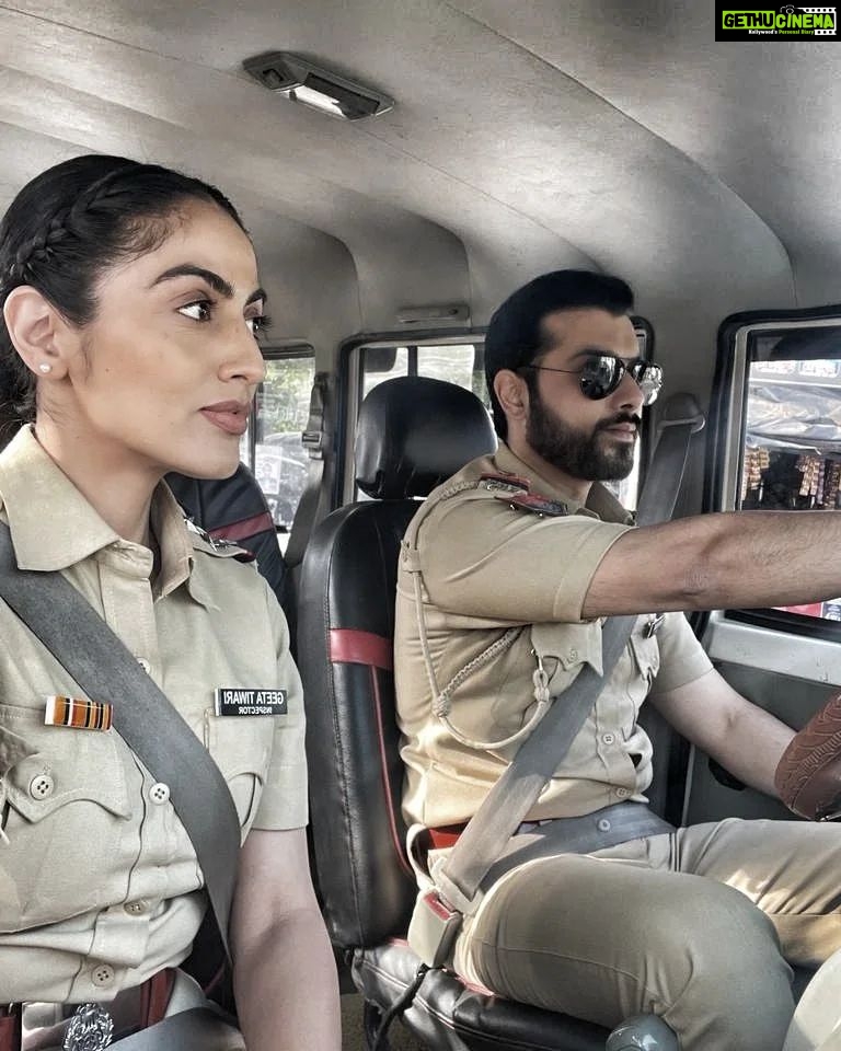 Monica Khanna Instagram - SIMBA ne toh entry le li Ab SINGHAM se nahi milenge???? SHO Arun Kumar and INSPECTOR Geeta Tiwari on duty sir.....🇮🇳 #onduty #police #uppolice #sirji #case #murder #murdermystry #policeofficer #jodi #ınstagood #instapic #instagram #picoftheday #sharadmalhotra #kamaalkihunmain Lucknow, Uttar Pradesh